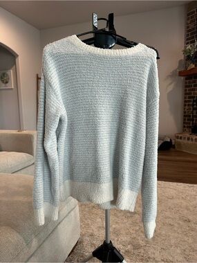 Soft Textured Crewneck Sweater in Light Blue and Cream